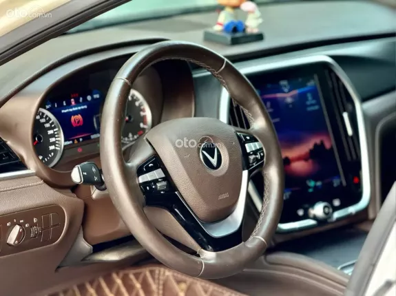 VinFast LUX A2.0 Tiêu chuẩn 2022 - Lên cốp điện, đèn Bi, Lippo thể thao