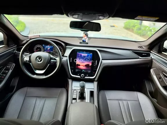 VinFast LUX A2.0 Tiêu chuẩn 2022 - Lên cốp điện, đèn Bi, Lippo thể thao