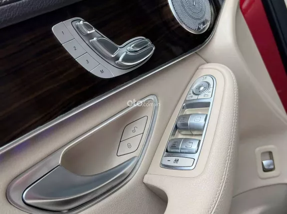 Mercedes-Benz GLC 200 4Matic 2018 - Màu đỏ nội thất kem