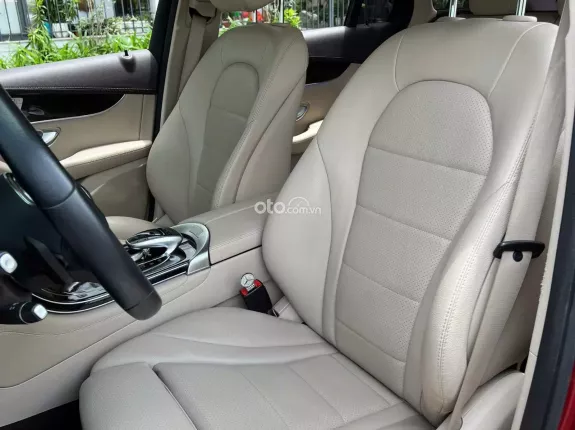 Mercedes-Benz GLC 200 4Matic 2018 - Màu đỏ nội thất kem
