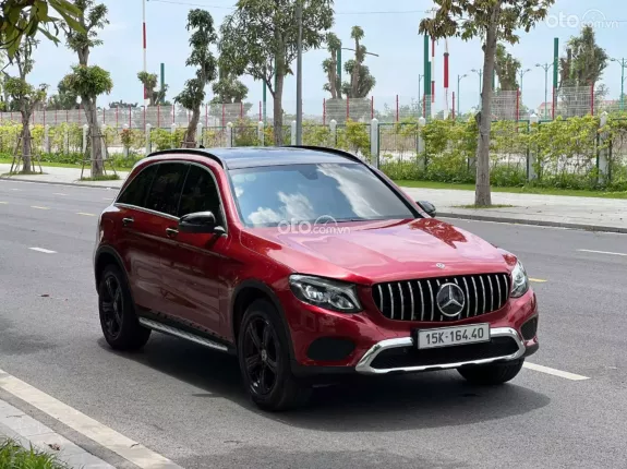 Mercedes-Benz GLC 200 4Matic 2018 - Màu đỏ nội thất kem