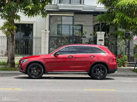 Mercedes-Benz GLC 200 4Matic 2018 - Màu đỏ nội thất kem