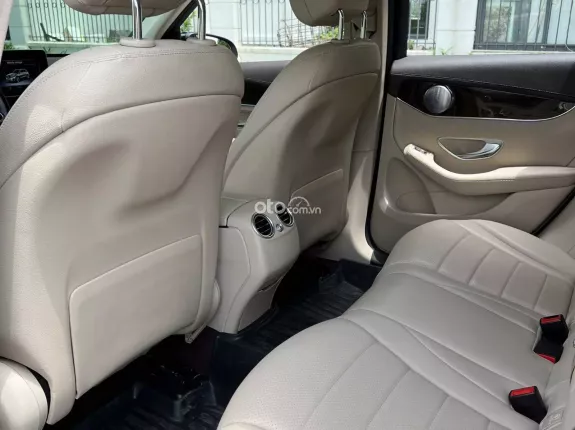 Mercedes-Benz GLC 200 4Matic 2018 - Màu đỏ nội thất kem