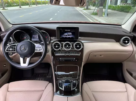 Mercedes-Benz GLC 200 4Matic 2018 - Màu đỏ nội thất kem