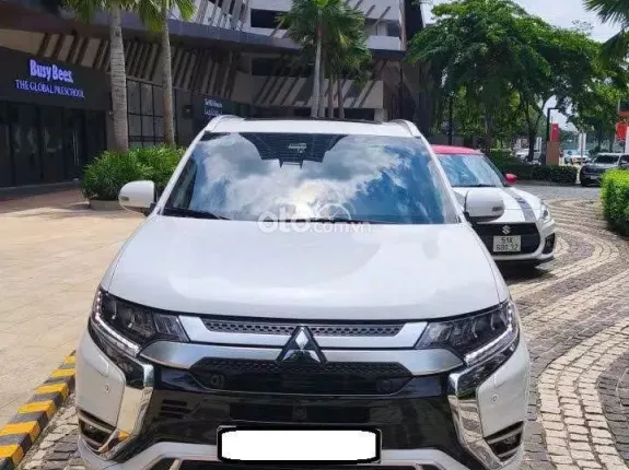 Mitsubishi Outlander 2023 - Chạy 38.000 km sơn zin cả xe