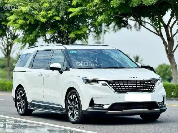 Kia Carnival 3.5G Signature 2023 - Kia Carnival 3.5 Signature 2022 -