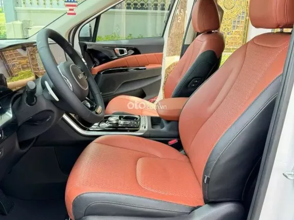 Kia Carnival 3.5G Signature 2023 - Kia Carnival 3.5 Signature 2022 -