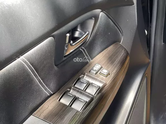 Toyota Fortuner 2.7 V 4X4 AT 2015 - Toyota Fortuner 2.7 V 4x4 AT 2015