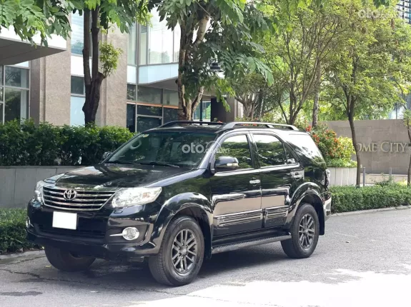 Toyota Fortuner 2.7 V 4X4 AT 2015 - Toyota Fortuner 2.7 V 4x4 AT 2015