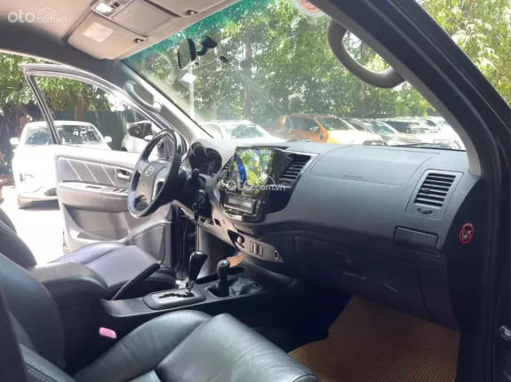 Toyota Fortuner 2.7 V 4X4 AT 2015 - Toyota Fortuner 2.7 V 4x4 AT 2015