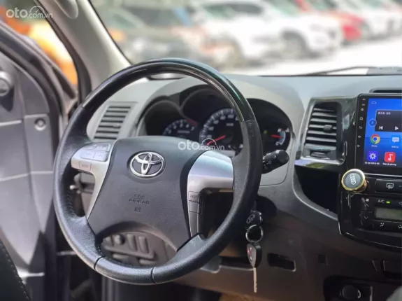 Toyota Fortuner 2.7 V 4X4 AT 2015 - Toyota Fortuner 2.7 V 4x4 AT 2015
