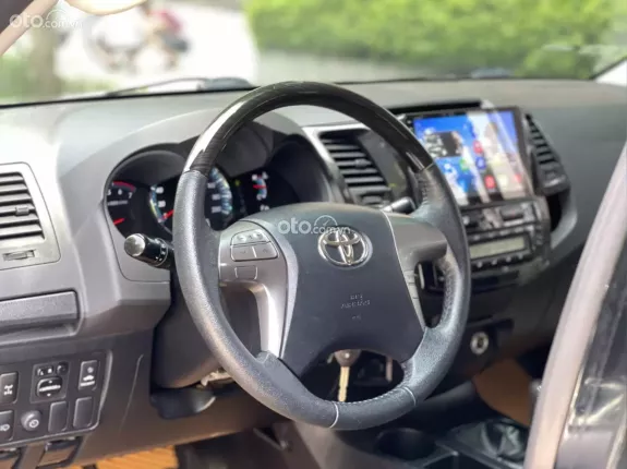 Toyota Fortuner 2.7 V 4X4 AT 2015 - Toyota Fortuner 2.7 V 4x4 AT 2015