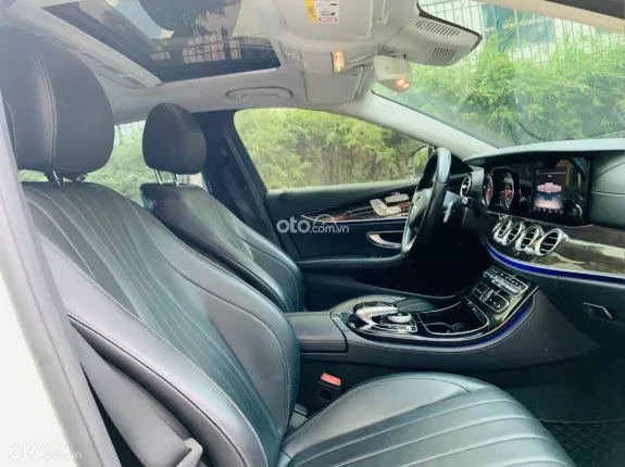 Mercedes-Benz E250 2023 - Giá vô cùng hợp lí, full lịch sử hãng