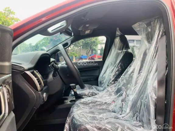 Ford Everest 2020 - Không đâm đụng, không ngập nước