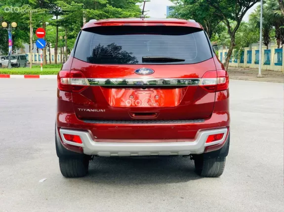 Ford Everest 2020 - Không đâm đụng, không ngập nước
