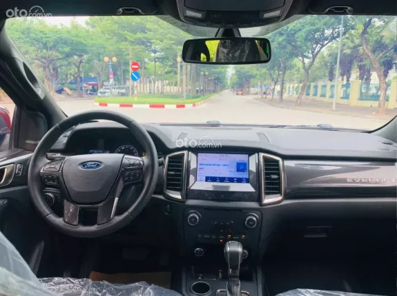 Ford Everest 2020 - Không đâm đụng, không ngập nước