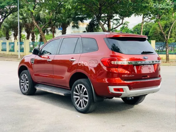 Ford Everest 2020 - Không đâm đụng, không ngập nước