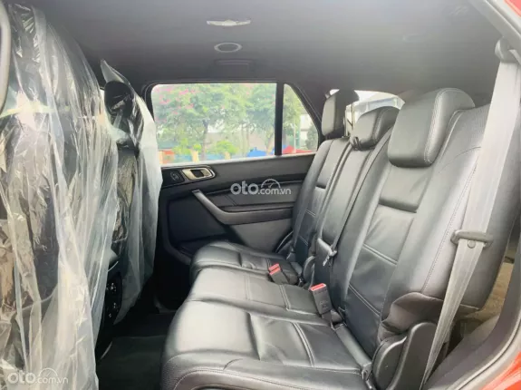 Ford Everest 2020 - Không đâm đụng, không ngập nước