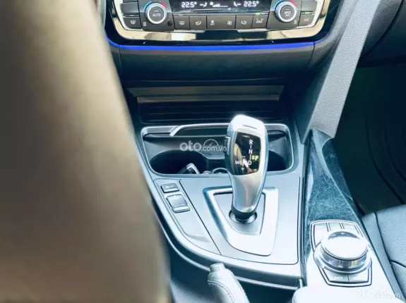 BMW 320i 2016 - 589tr