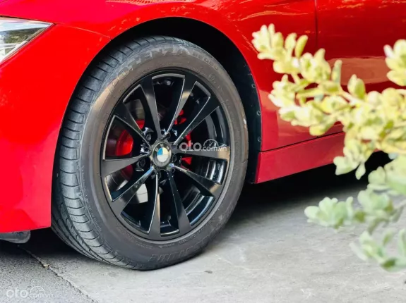 BMW 320i 2016 - 589tr