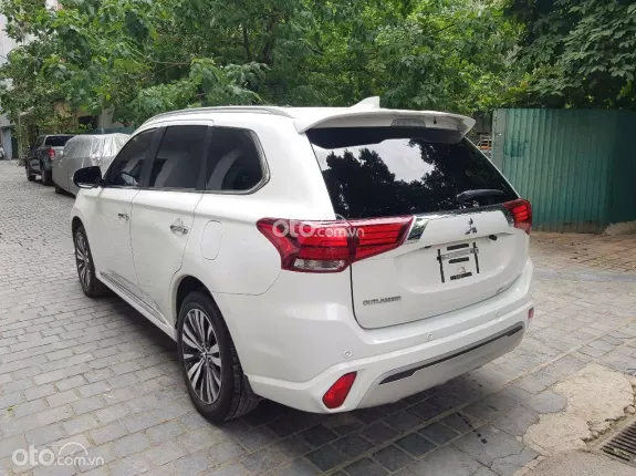 Mitsubishi Outlander 2.0 CVT 2023 - MITSUBISHI OUTLANDER 2.0 AT sản xuất 2023. Xe tư nhân chính chủ