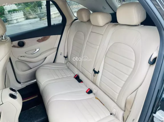 Mercedes-Benz GLC 250 4Matic 2017 - Đẹp net, quá ổn trong tầm giáhơn 700 củ
