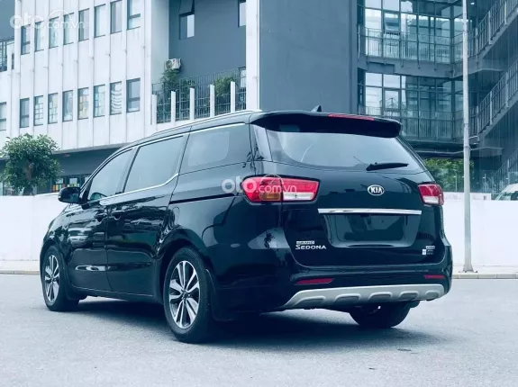 Kia Sedona 2.2 DATH 2018 - Biển Hà Nội. Xe đẹp chất so với đời