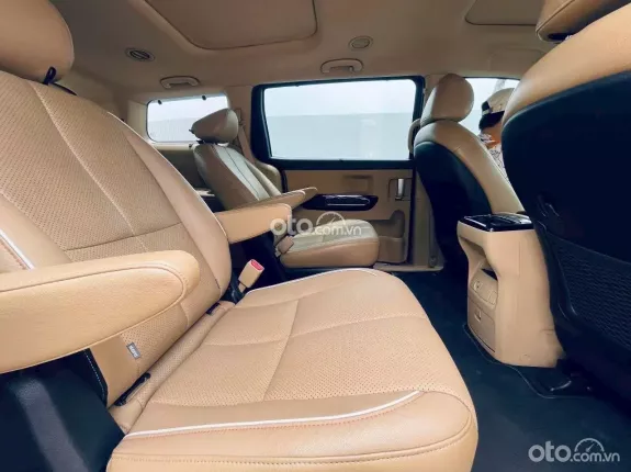 Kia Sedona 2.2 DATH 2018 - Biển Hà Nội. Xe đẹp chất so với đời
