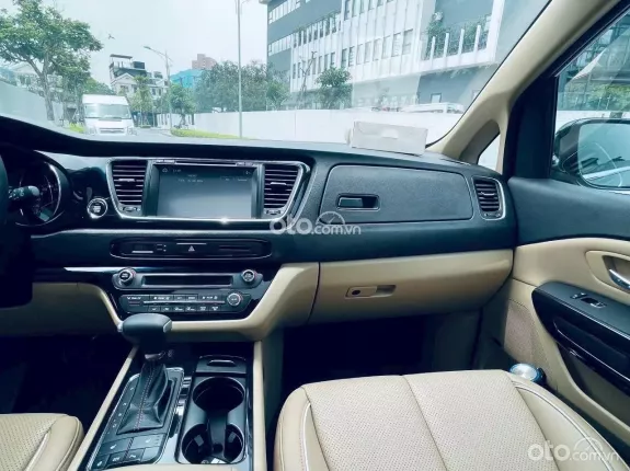 Kia Sedona 2.2 DATH 2018 - Biển Hà Nội. Xe đẹp chất so với đời