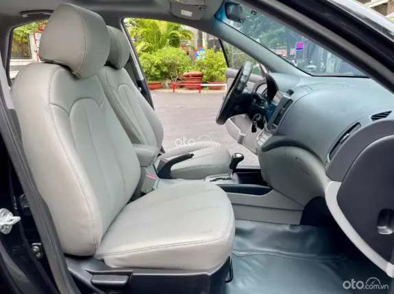 Hyundai Avante 1.6 AT 2012 - Full Đồ chơi