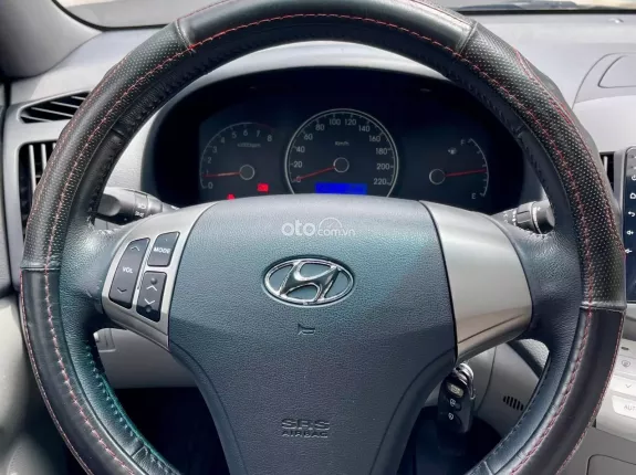 Hyundai Avante 1.6 AT 2012 - Full Đồ chơi