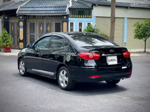 Hyundai Avante 1.6 AT 2012 - Full Đồ chơi