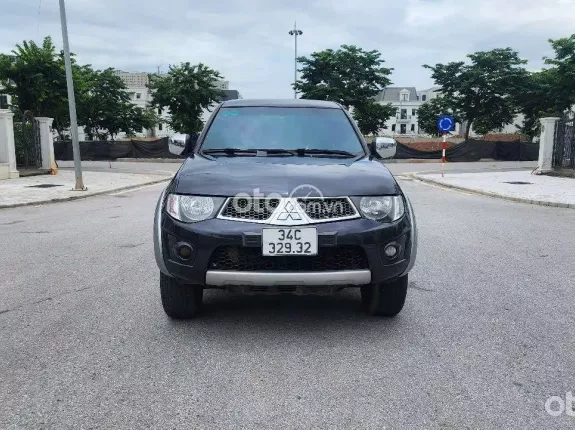 Mitsubishi Triton 4×4 AT 2011 - Số tự động 2 cầu máy dầu