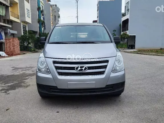 Hyundai Grand Starex 2.5 MT 2015 - 425 triệu đồng
