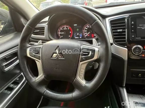 Mitsubishi Triton 4×4 AT MIVEC PREMIUM 2021 - Odo 12 vạn giá 635 triệu