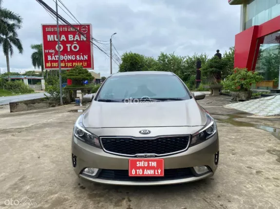 Kia Cerato 1.6 MT 2018 - Bán xe cũ chất lượng cao màu vàng nổi bật