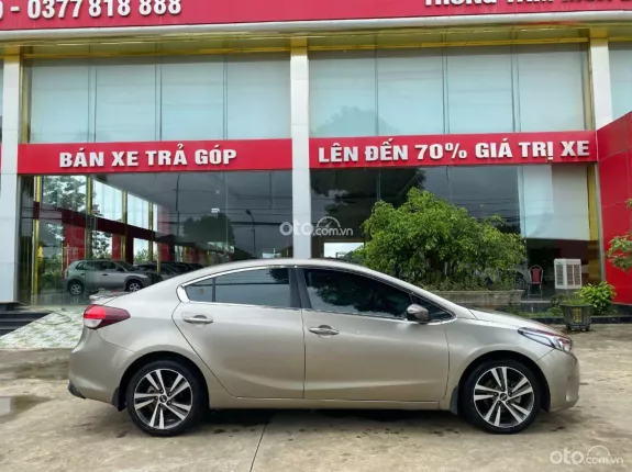 Kia Cerato 1.6 MT 2018 - Bán xe cũ chất lượng cao màu vàng nổi bật