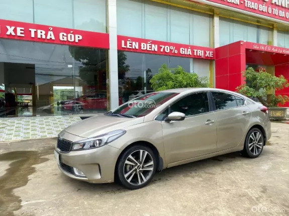 Kia Cerato 1.6 MT 2018 - Bán xe cũ chất lượng cao màu vàng nổi bật