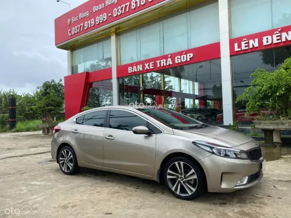 Kia Cerato 1.6 MT 2018 - Bán xe cũ chất lượng cao màu vàng nổi bật