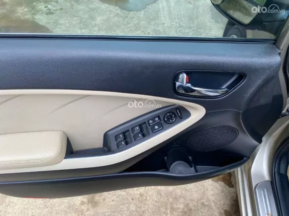 Kia Cerato 1.6 MT 2018 - Bán xe cũ chất lượng cao màu vàng nổi bật