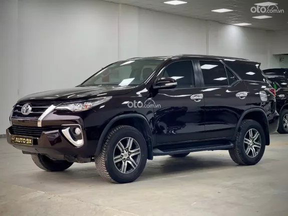 Toyota Fortuner 2.7 V 4X2 AT 2017 - Trang bị hiện đại, nội thất sang trọng