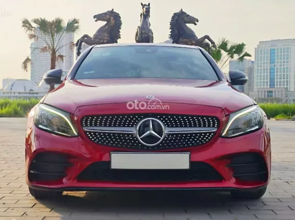 Mercedes-Benz GLC 300 4Matic 2020 - Phiên bản 4Matic mạnh mẽ, đầy đủ tiện nghi