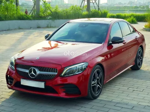 Mercedes-Benz GLC 300 4Matic 2020 - Phiên bản 4Matic mạnh mẽ, đầy đủ tiện nghi