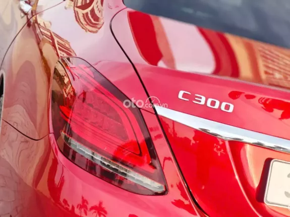 Mercedes-Benz GLC 300 4Matic 2020 - Phiên bản 4Matic mạnh mẽ, đầy đủ tiện nghi