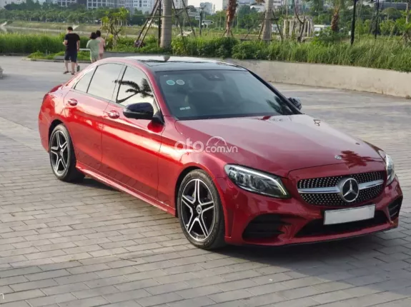 Mercedes-Benz GLC 300 4Matic 2020 - Phiên bản 4Matic mạnh mẽ, đầy đủ tiện nghi