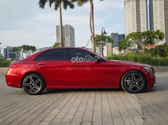 Mercedes-Benz GLC 300 4Matic 2020 - Phiên bản 4Matic mạnh mẽ, đầy đủ tiện nghi