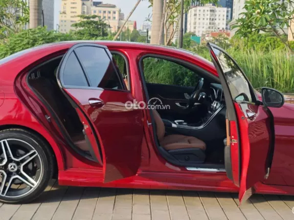 Mercedes-Benz GLC 300 4Matic 2020 - Phiên bản 4Matic mạnh mẽ, đầy đủ tiện nghi