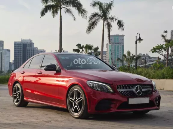 Mercedes-Benz GLC 300 4Matic 2020 - Phiên bản 4Matic mạnh mẽ, đầy đủ tiện nghi