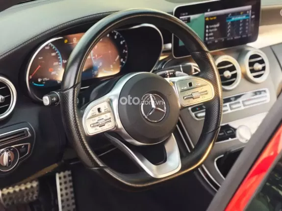 Mercedes-Benz GLC 300 4Matic 2020 - Phiên bản 4Matic mạnh mẽ, đầy đủ tiện nghi