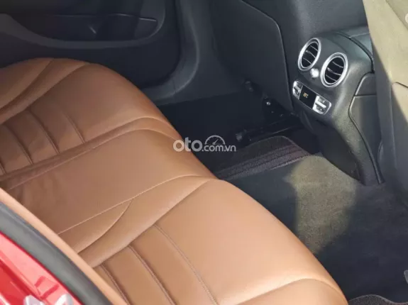 Mercedes-Benz GLC 300 4Matic 2020 - Phiên bản 4Matic mạnh mẽ, đầy đủ tiện nghi